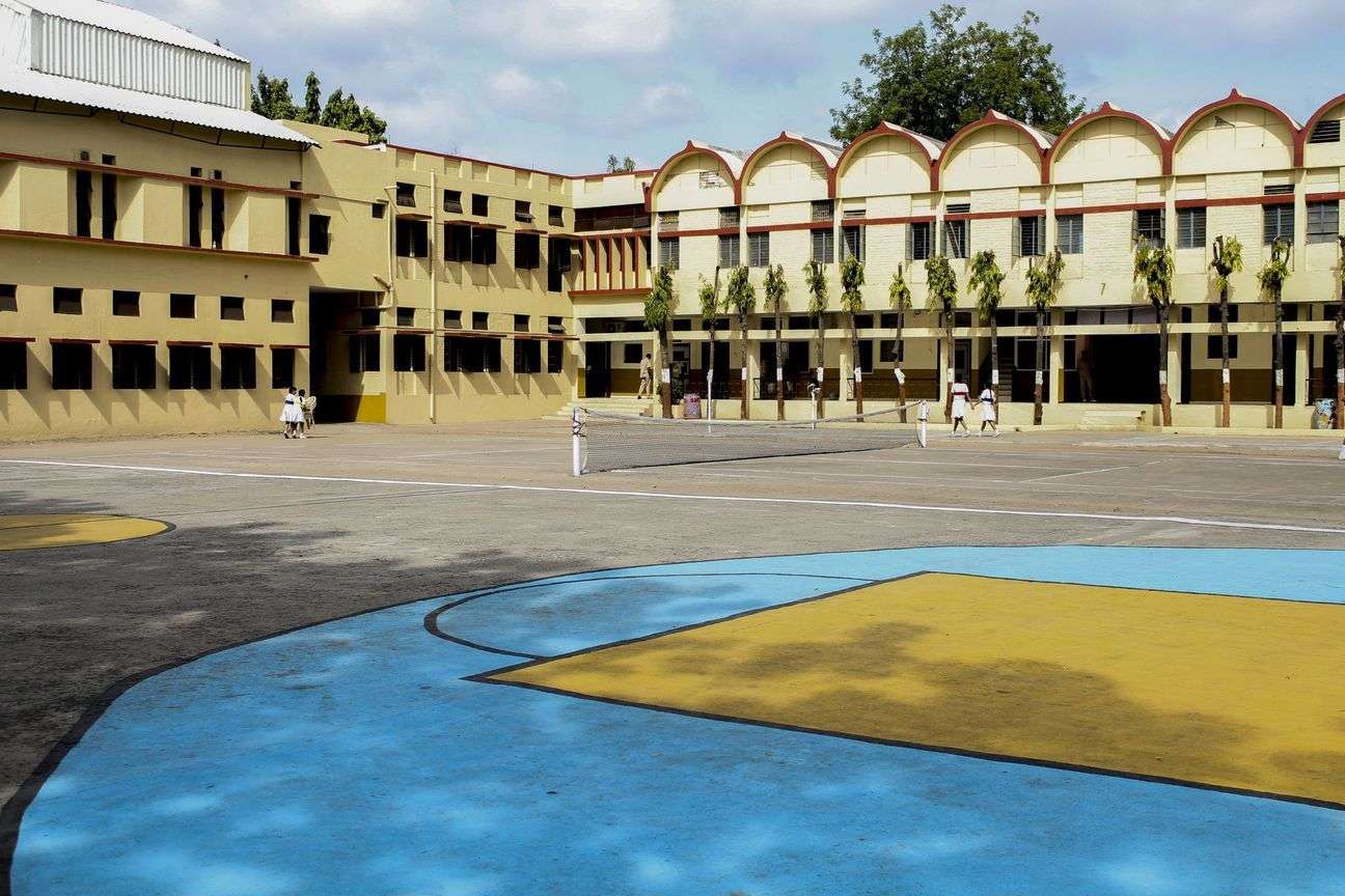 BHARATIYA VIDYA BHAVAN S V M PUB SCH TEEN RASTA MAKARPURA ROAD BARODA GUJARAT 430002
