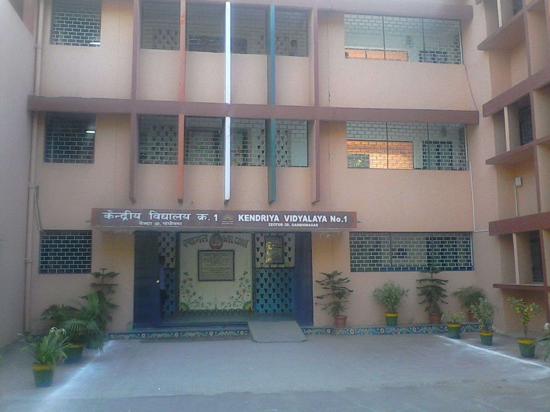 KENDRIYA VIDYALAYA NO 1 SECTOR 30 GANDHI NAGAR GUJARAT 400002