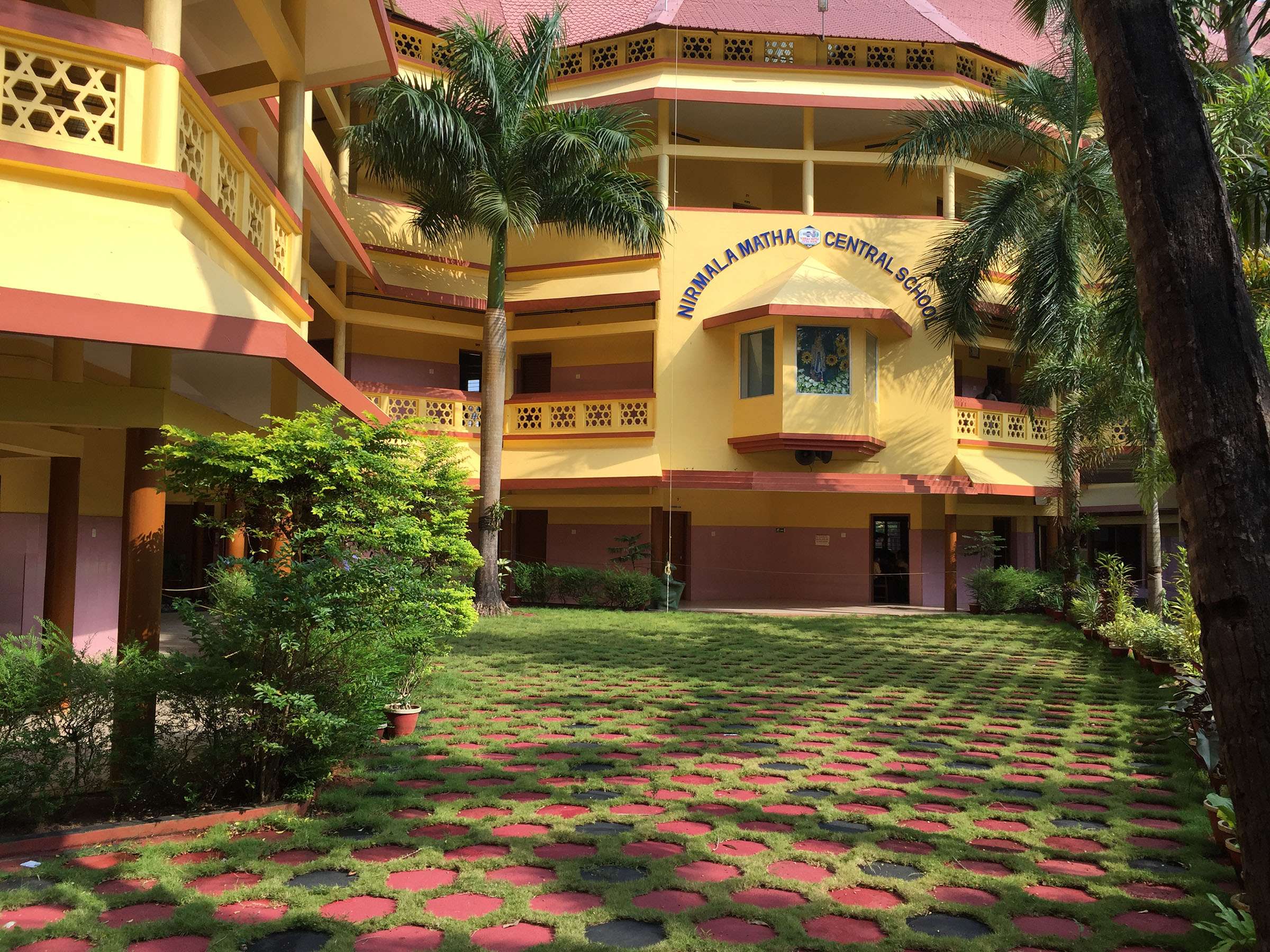 NIRMALA MATHA CENTRAL SCHOOL EAST FORT THRISSUR KERALA 930120