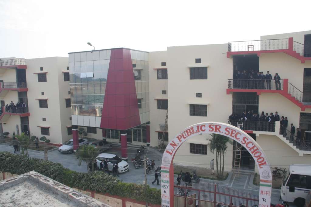 L N PUBLIC SCHOOL GARH ROAD HAPUR UTTAR PRADESH 2130193