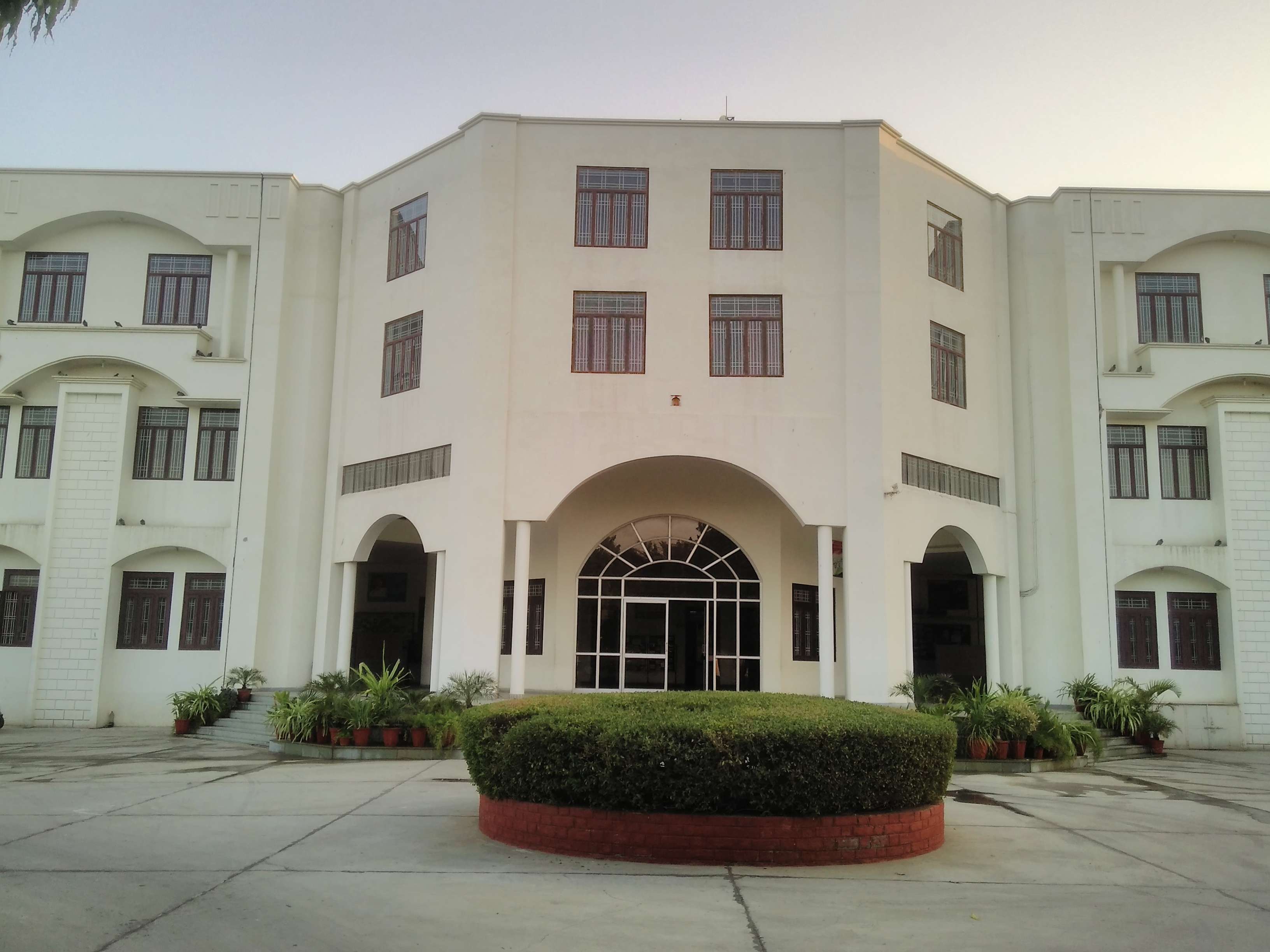 MAHALA RESIDENTIAL PUBLIC SCHOOL KHATU SHYAM JI ROAD REENGUS DISTT SIKAR RAJASTHAN 1730222