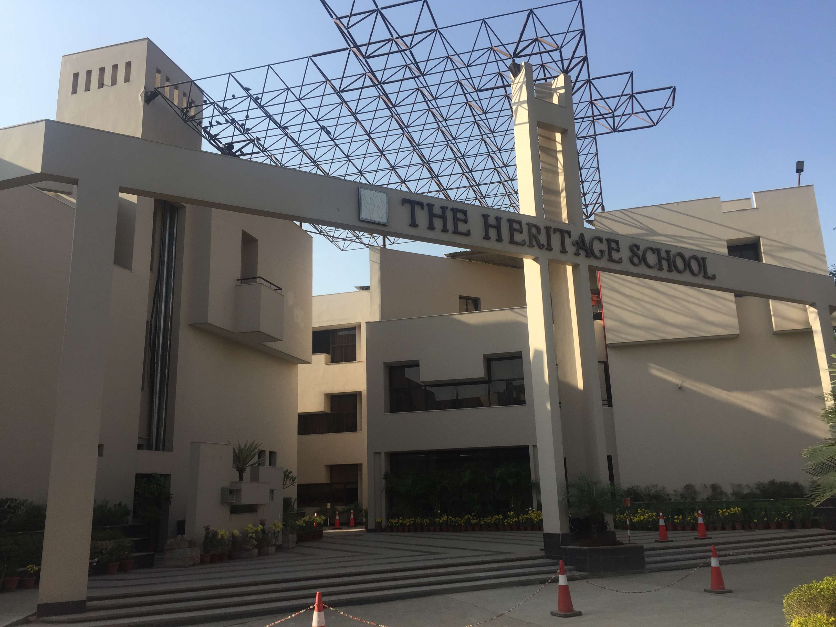THE HERITAGE SCHOOL ADJ SECTOR 57 SUSHANT LOK III GURGAON HARYANA 530550