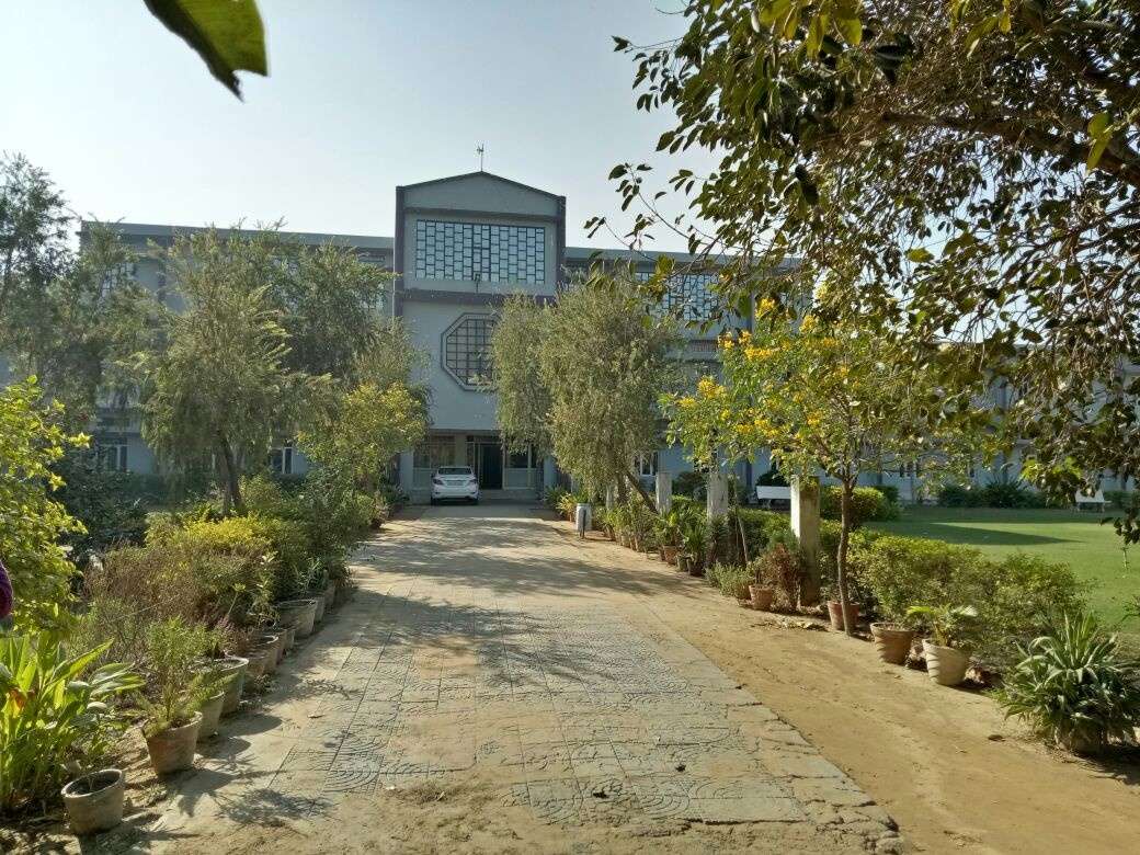 SARASWATI VIDYA MANDIR SR SEC SCHOOL MEHAM ROHTAK HARYANA 530565
