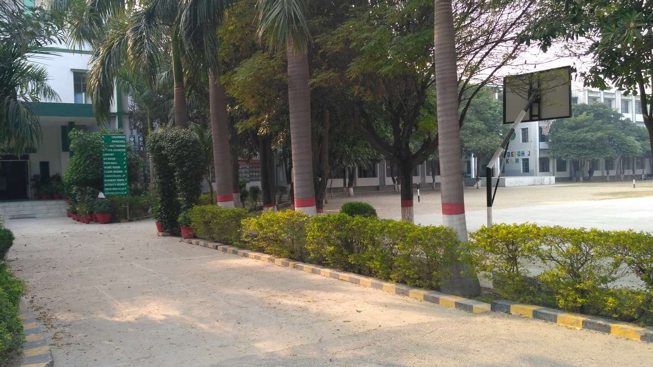 EMM AAR INTERNATIONAL SCHOOL HOISHARPUR ROAD ADAMPUR DOABA DISTT JALANDHAR PUNJAB 1630257