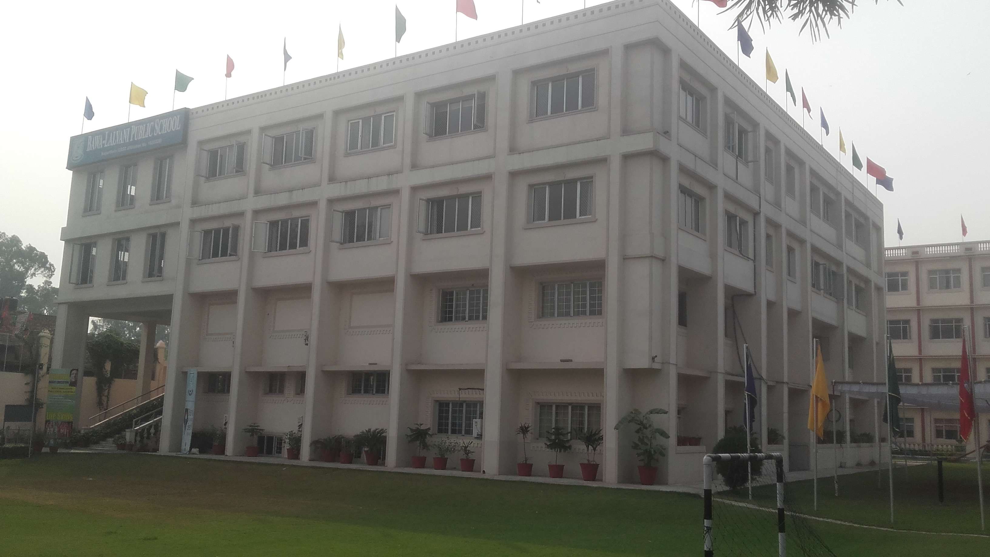 BAWA LALVANI PUBLIC SCHOOL GURU KRIPA COMPLEX NO 1 JALANDHAR ROAD KAPURTHALA PUNJAB 1630328