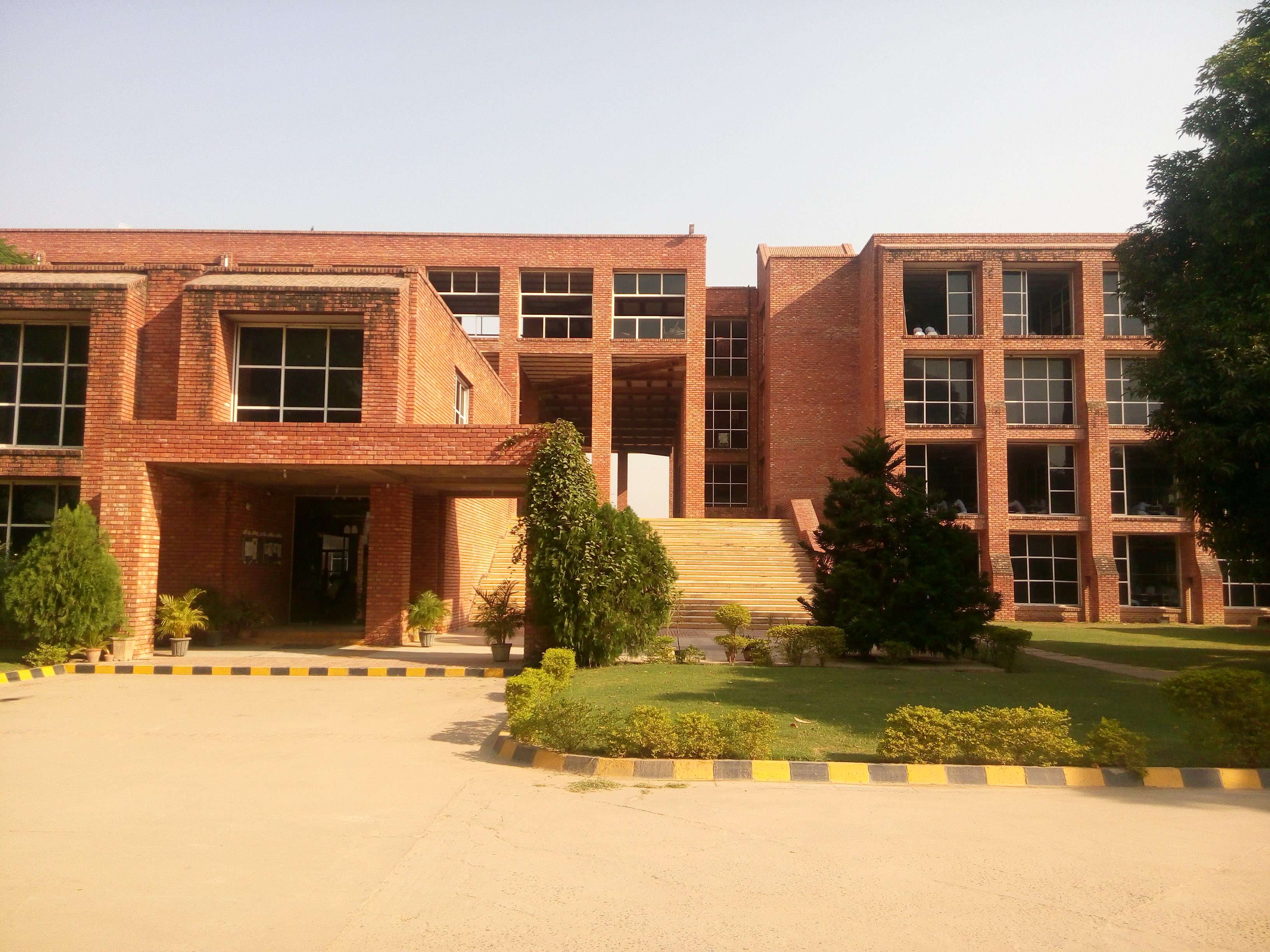 MODERN ACEDEMY INTERNATION SCHOOL KOSI KALAN AJIJPUR 2130880