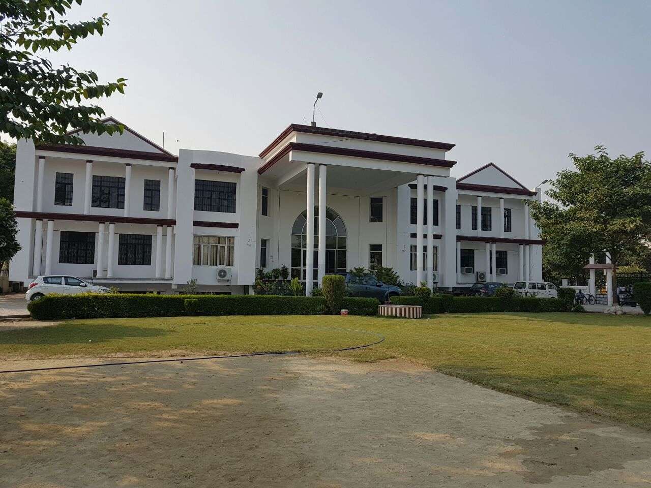 VISHWANTH ACADEMY SEC M 1 PARAG DAIRY ROAD 2130885