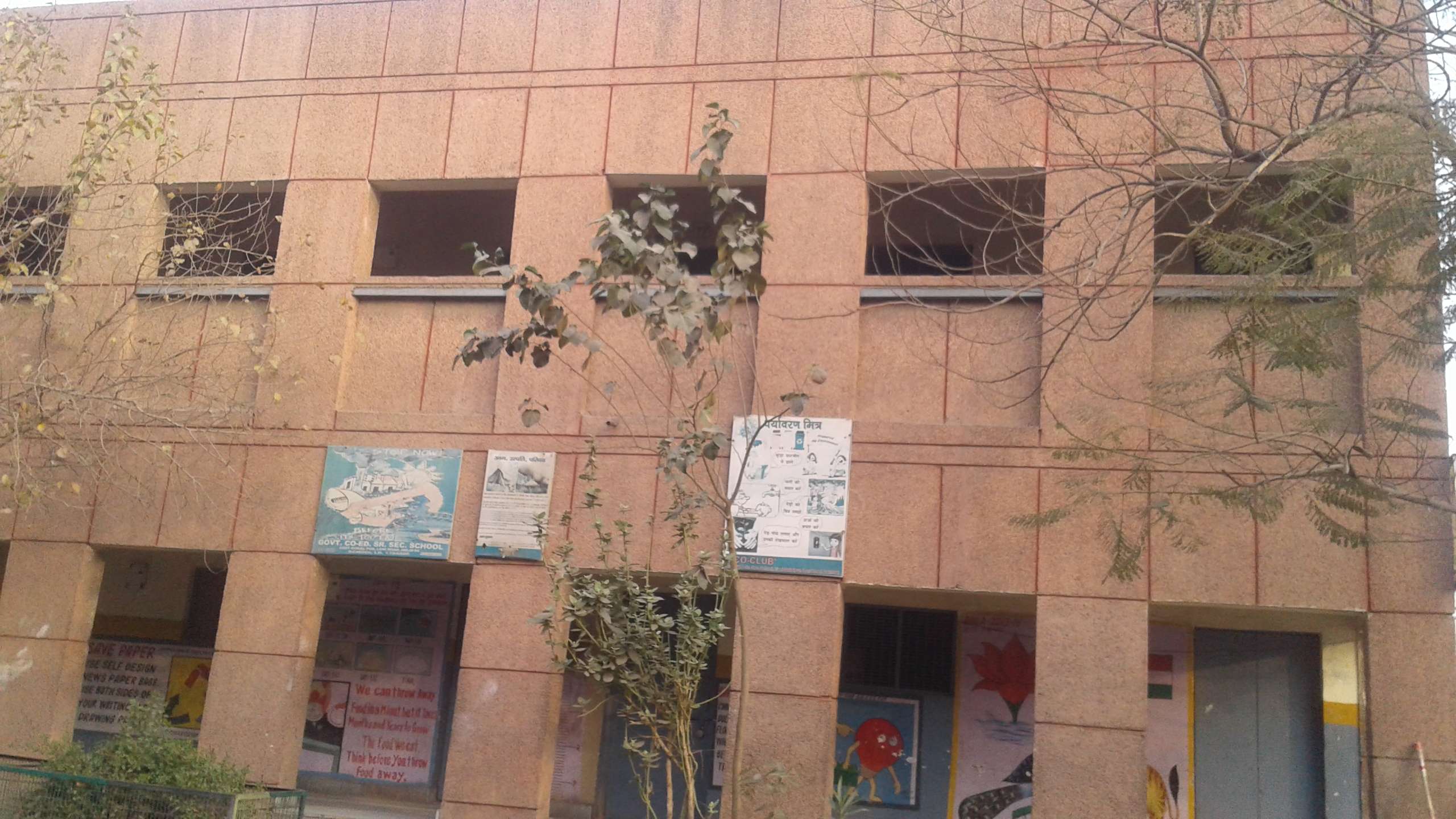 GOVT GIRLS SR SEC SCHOOL EAST GOKALPUR LONI ROAD DELHI 2752113