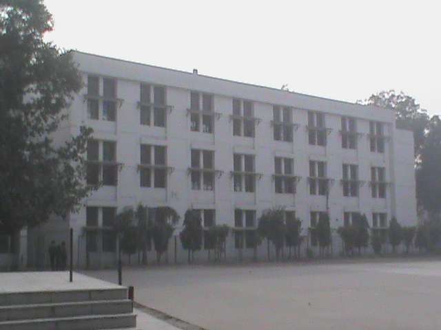 RAJKIYA PRATIBHA VIKAS VIDYALAYA RAJ NIWAS MARG DELHI 2758001