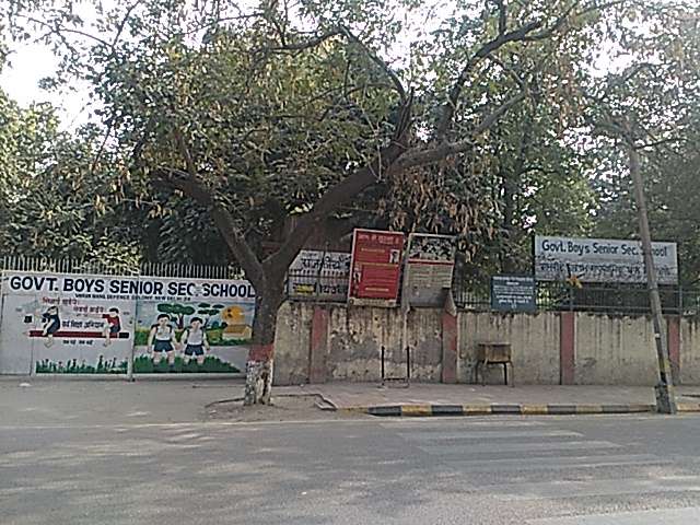 GOVT BOYS SR SEC SCHOOL VARUN MARG DEFENCE COLONY NEW DELHI 2754064