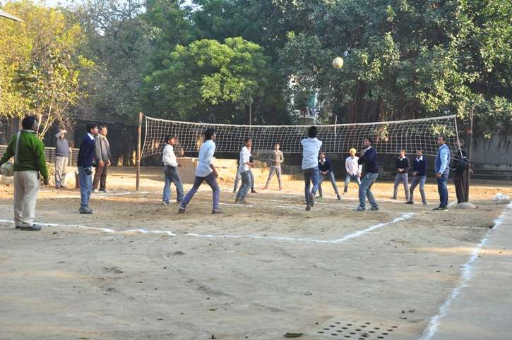 GOVT BOYS SR SEC SCHOOL HARI NAGAR ASHRAM NEW DELHI 2754001
