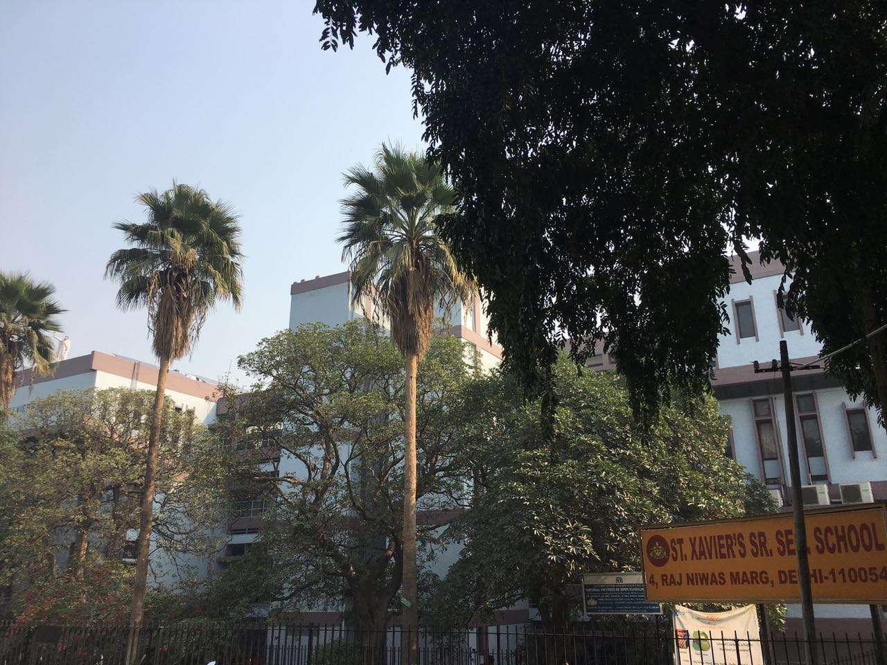 ST XAVIER S SCHOOL 4 RAJ NIWAS MARG CIVIL LINES DELHI 2730060